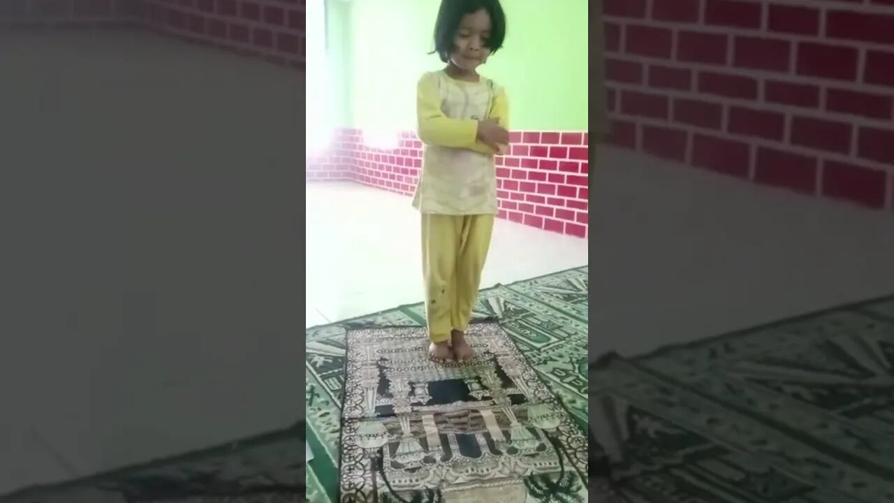 Anak Kecil Ini, Mampu Mempraktekan Gerakan Shalat