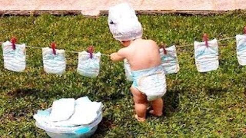 Funny baby trying to help mommy in the 😱cute baby video
