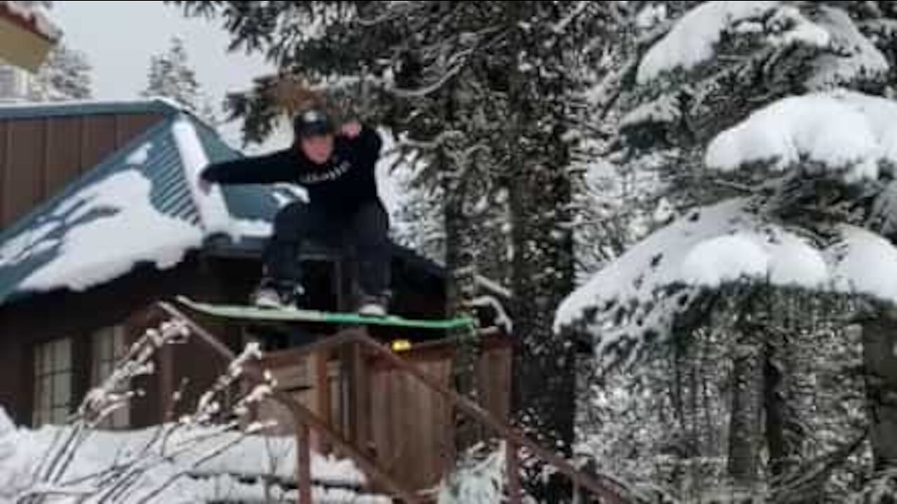 Veja como snowboarder desliza em corrimão pela 1ª vez