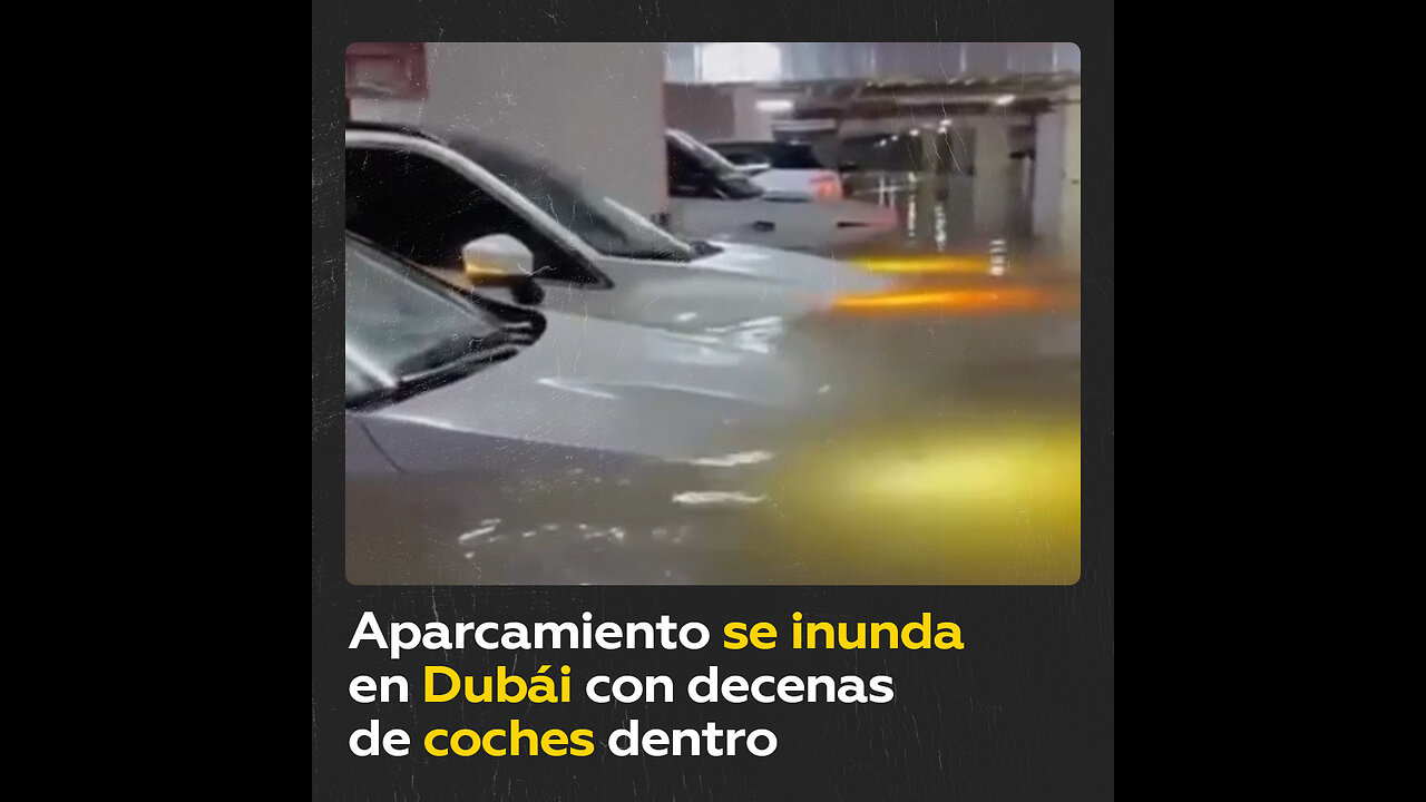 Aparcamiento inundado completamente tras los diluvios en Dubái