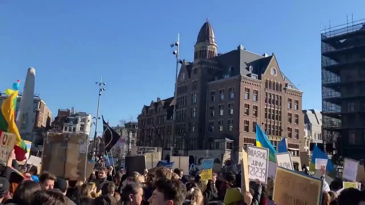 Amsterdam 15,000 men show that the Ukrainians are not alone