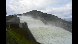 Shore spillway