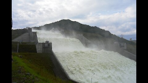 Shore spillway