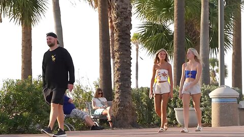 Funny WET FART Prank at the beach🏖️