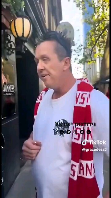 Australia - Hamas Terrorist supporters show their "appreciation" to Australian host.