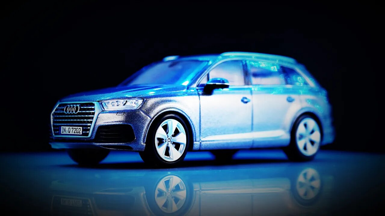 Audi Q7 - Spark 1/43