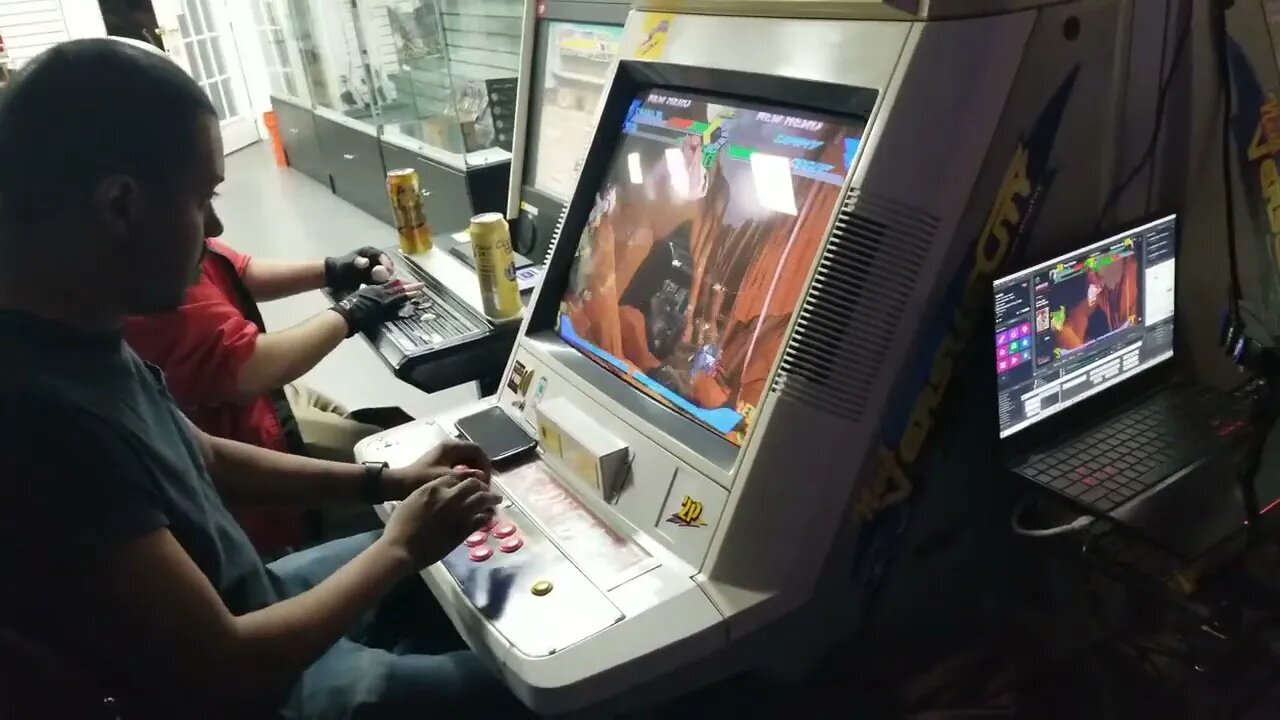 striderzero96 playing x-men vs street fighter at Brooklyn video games arcade!