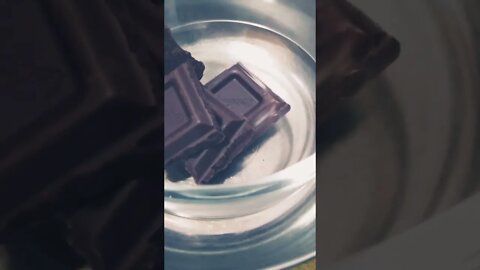 චොක්ලට් ඩබල් බොයිල් කරන්නේ මෙන්න මෙහමයි double boiling dark chocolate