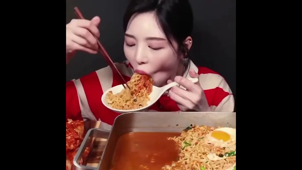 #chinafood #chinacooking #chinaeating #chinaeating #eating #eatingshow #viral #trending #fypシ #short