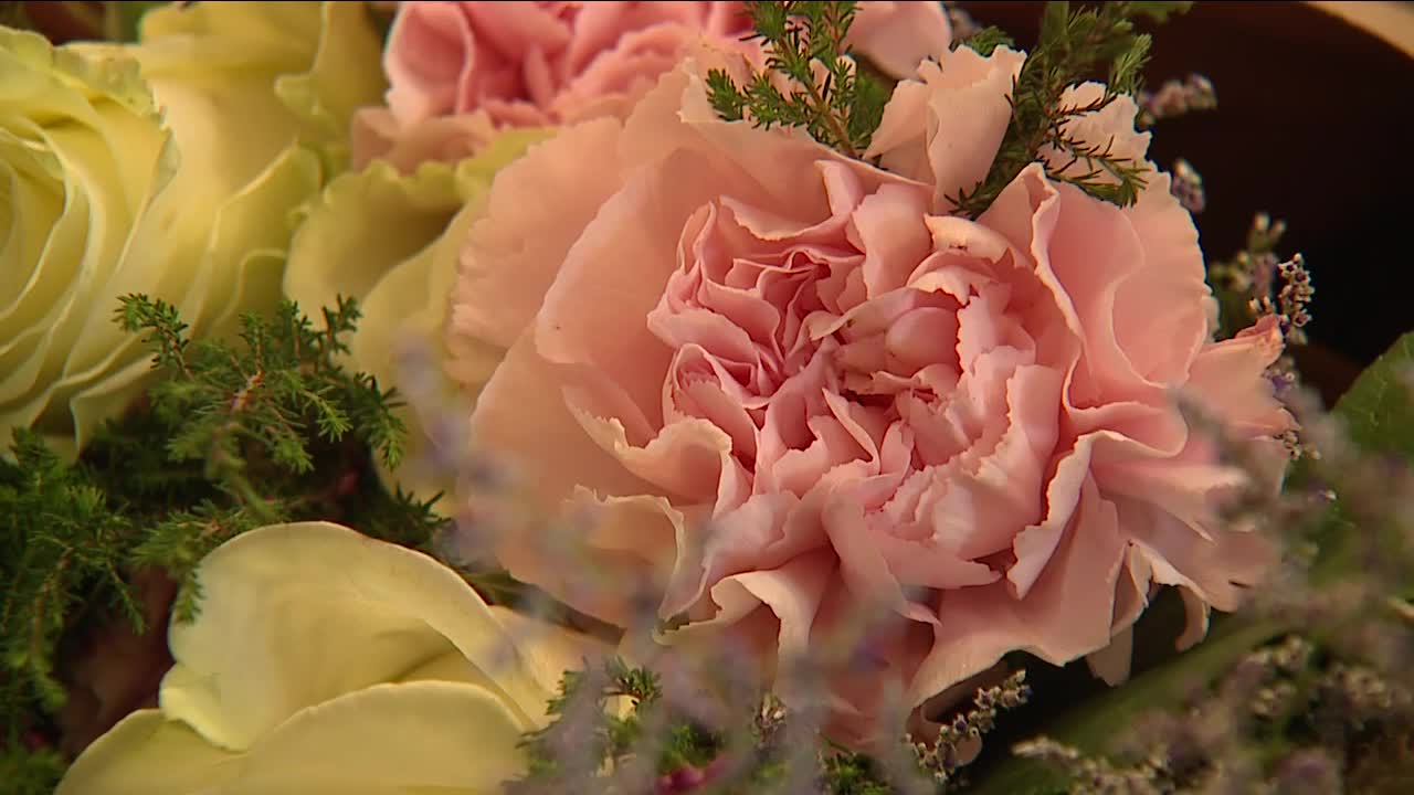 Lakewood florist helps spread joy to those impacted by coronavirus