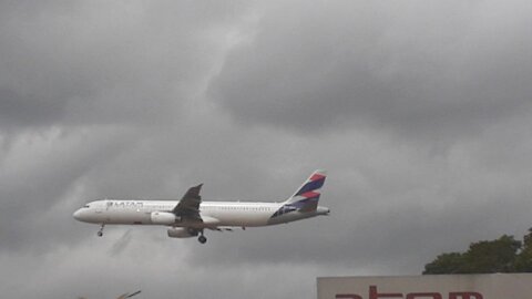 Airbus A321 PT-MXG na aproximação final antes de pousar em Manaus vindo de Brasília 07042021