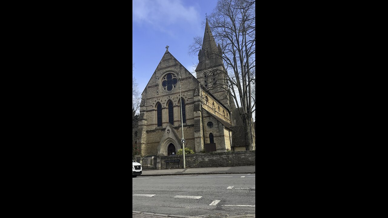 Discovering the beauty and history within the old buildings of the United Kingdom." OXFORD, England