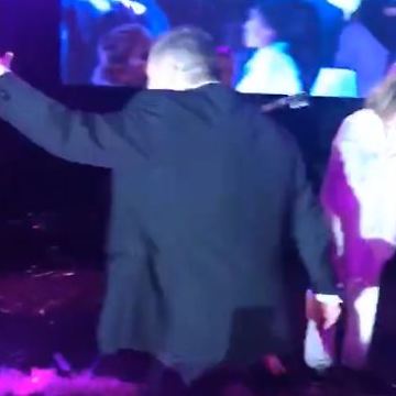 Το ζειμπέκικο του Αντώνη Ρέμου στον γάμο του