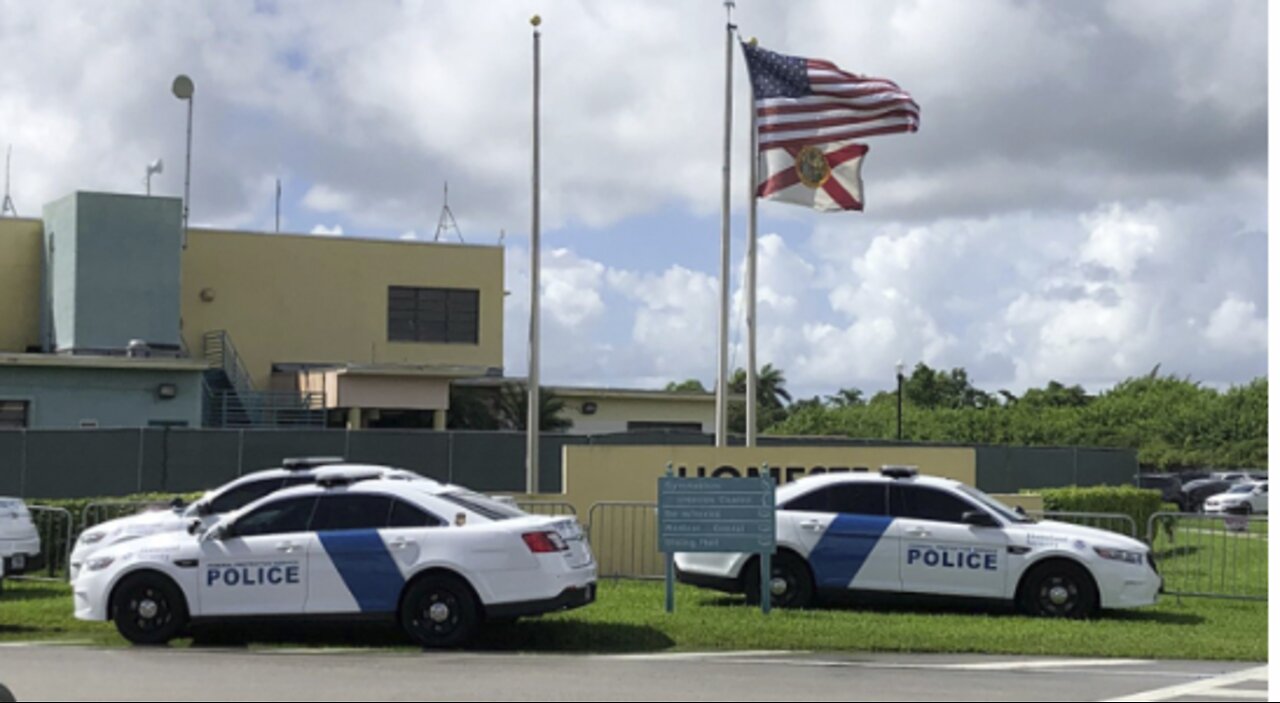 Congress members tour immigration facility for children in Homestead