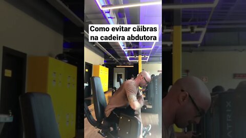 Como evitar cãibras na cadeira abdutora #shorts