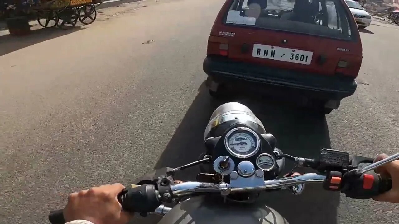 I saw an Antique Alto on the road in Jaipur. 69 years old !! #motovlog #jaswantboo #car