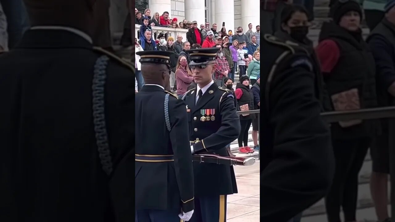 Changing of the guard, tomb of the unknown soldier, Arlington cemetery #shorts #unknownsoldier ￼