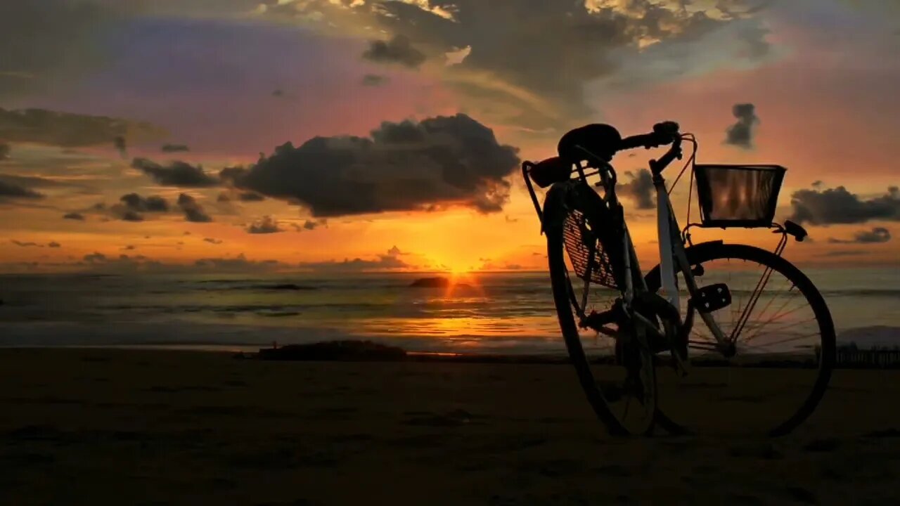 03 Background Video Sunset Pantai Sepeda