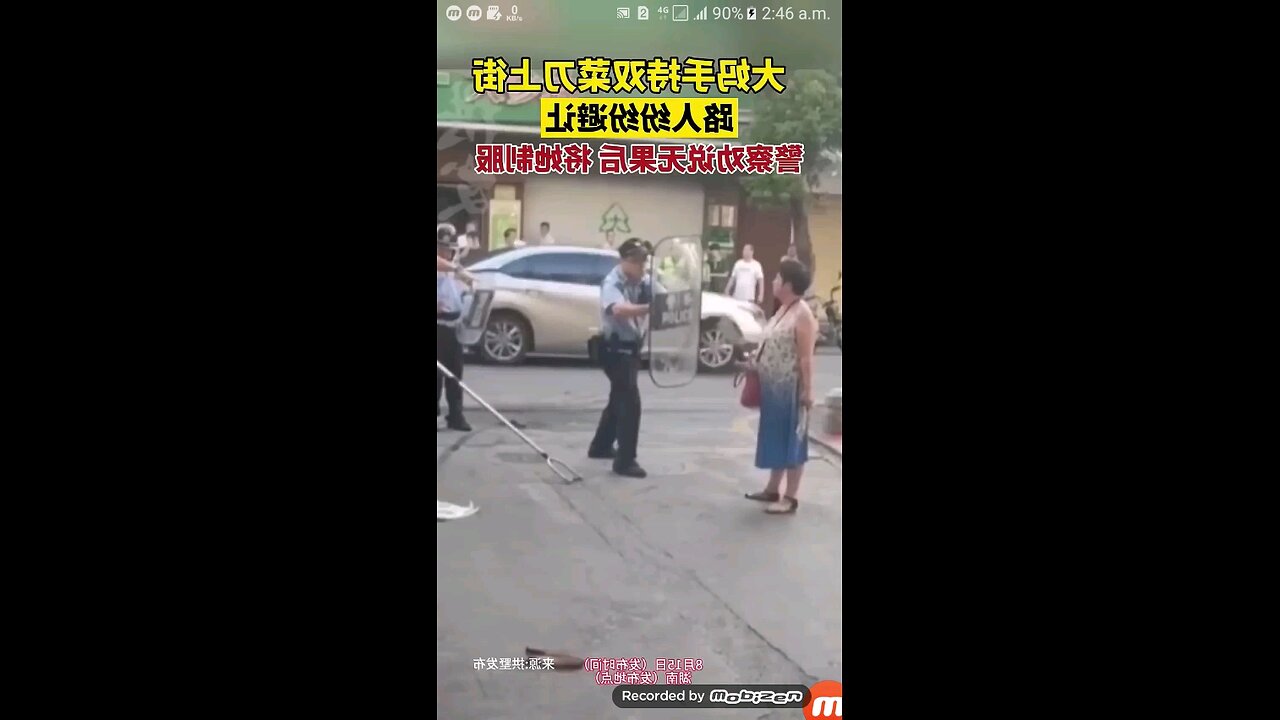 Lady Girl knife at hand