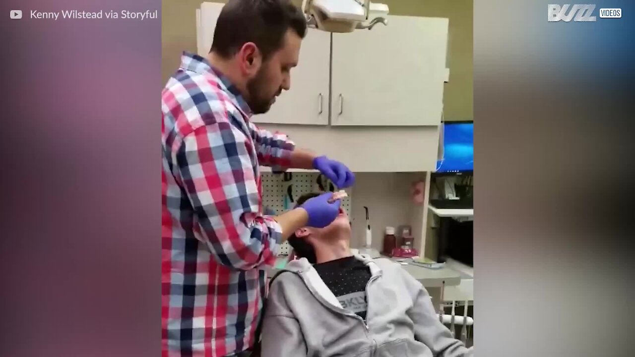 Il reçoit une nouvelle dent en cadeau!