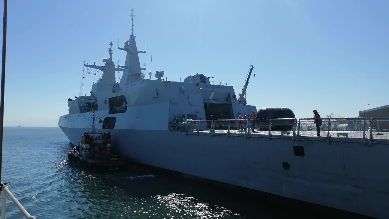 SOUTH AFRICA - Cape Town - Chinese Russian and SA Navy Vessels Leaving (Video) (9rx)