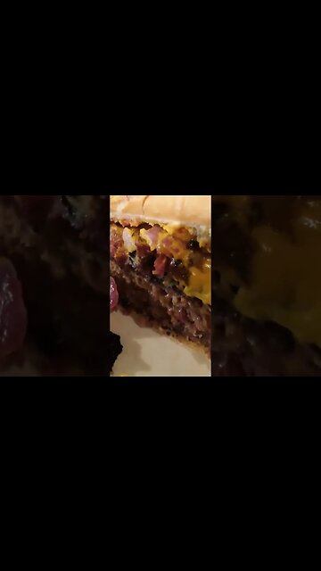 Make a phat ass bacon cheeseburger at home. It's easy 🇺🇸🍔🥓#shorts