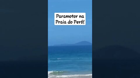 Cabo Frio [Praia do Peró] Paramotor sobrevoando! #shorts #cabofrio