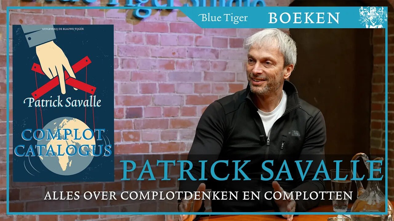 Patrick Savalle presenteert zijn 'Complotcatalogus'.