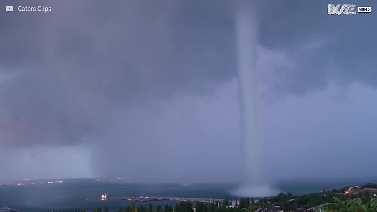 Time-lapse di uno spaventoso tornado in Crimea