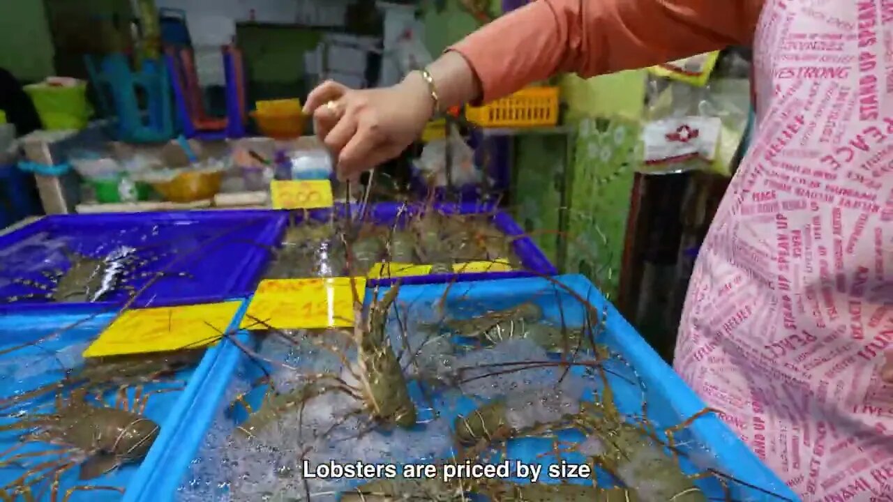 Eating Live Seafood in Pattaya Thailand
