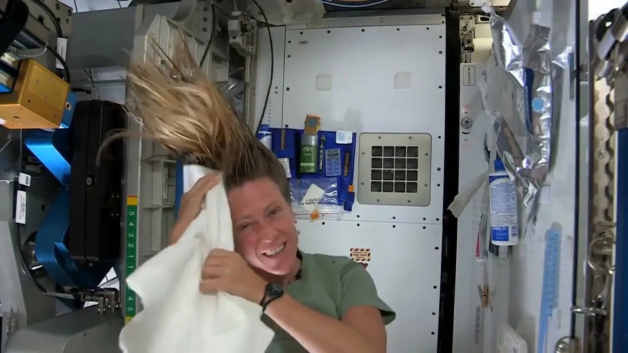 🪐 Karen Nyberg's Zero-G Haircare: Wash & Rinse in Space 🪐