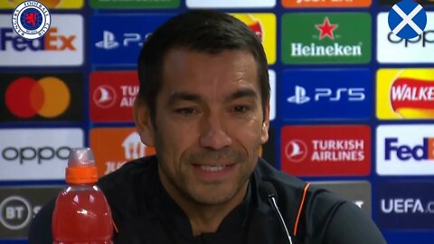 Van Bronckhorst heeft vertrouwen in goed resultaat tegen Ajax: "We maken kans."