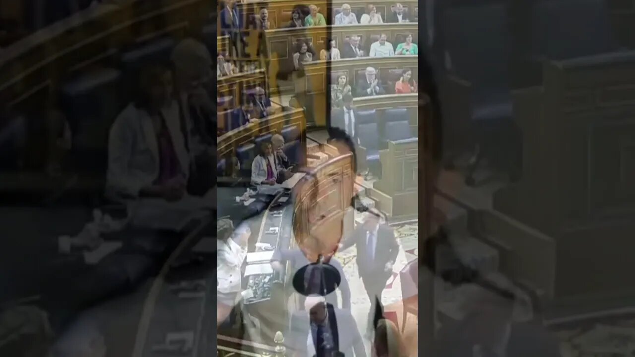 Traducción Simultanea: esto es INDIGNANTE #marcospeña #política #edatv