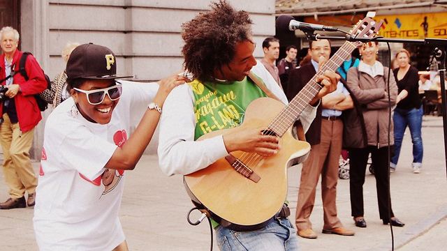 Bob Marley: Three little birds - performed by Vincent van Hessen