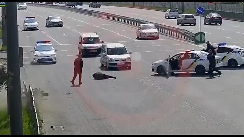 Ukrainian police show how not to catch a rider on a motorcycle