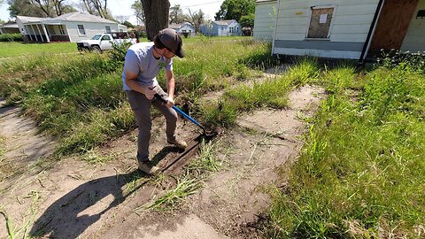 Home looks TERRIBLE for neighbors after 3 YEARS of overgrowth