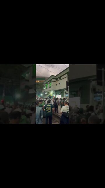 Torcida do Palmeiras torcendo pro Vasco em bar