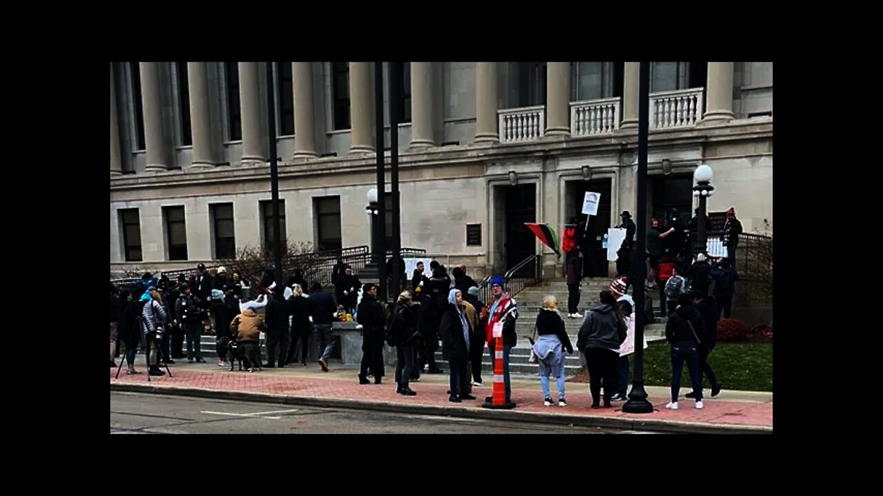 Kenosha courthouse steps