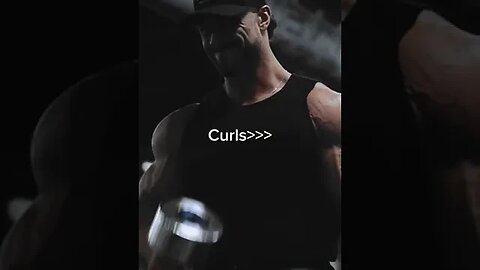 WHEN HE IS INTO CURLS. #ZYZZ #BODYBUILDING #AESTHETICS