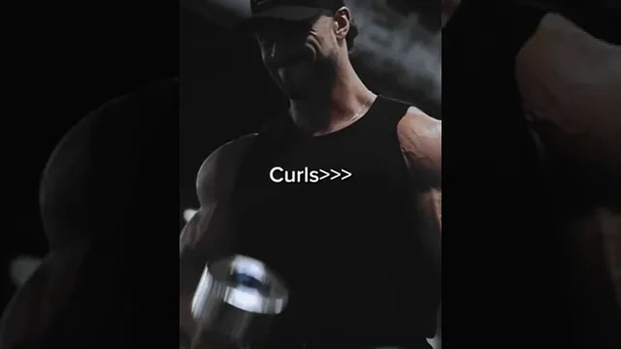 WHEN HE IS INTO CURLS. #ZYZZ #BODYBUILDING #AESTHETICS