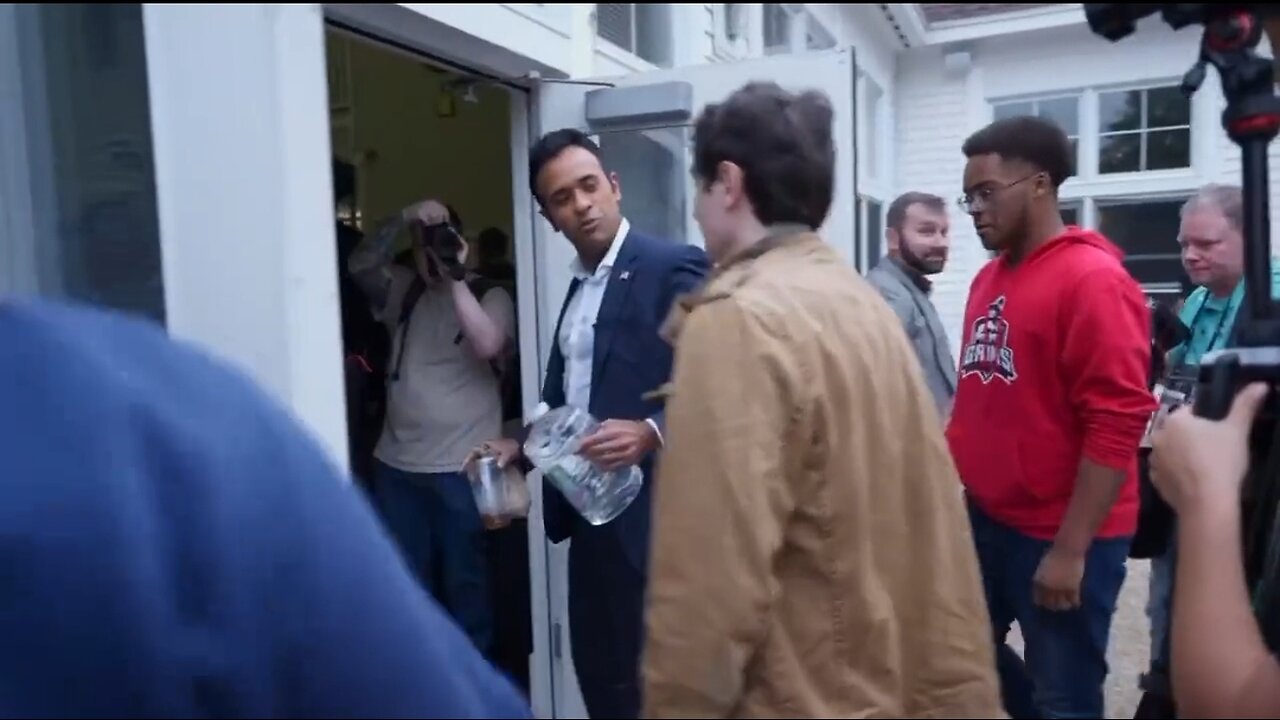 Vivek Ramaswamy Confronts Protester