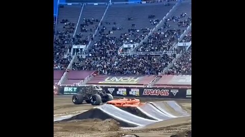 MONSTER JAM = SEE WHAT HAPPENS DURING THE VIDEO = Léo Sócrates