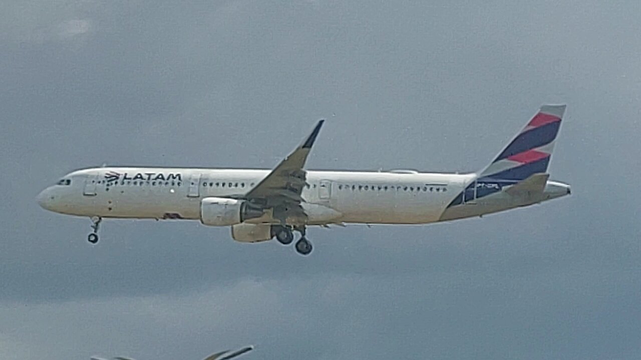 Airbus A321 PT-XPL coming from Guarulhos to Manaus