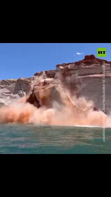 Massive Cliff breaks off into Lake Powell🔥🔥