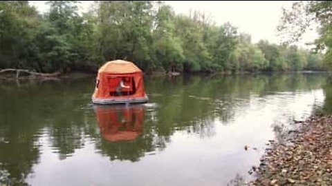 Avec cette tente remarquable, vous pouvez camper sur l'eau!