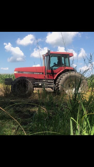 Case IH 8940 Magnum Tractor | In the Field