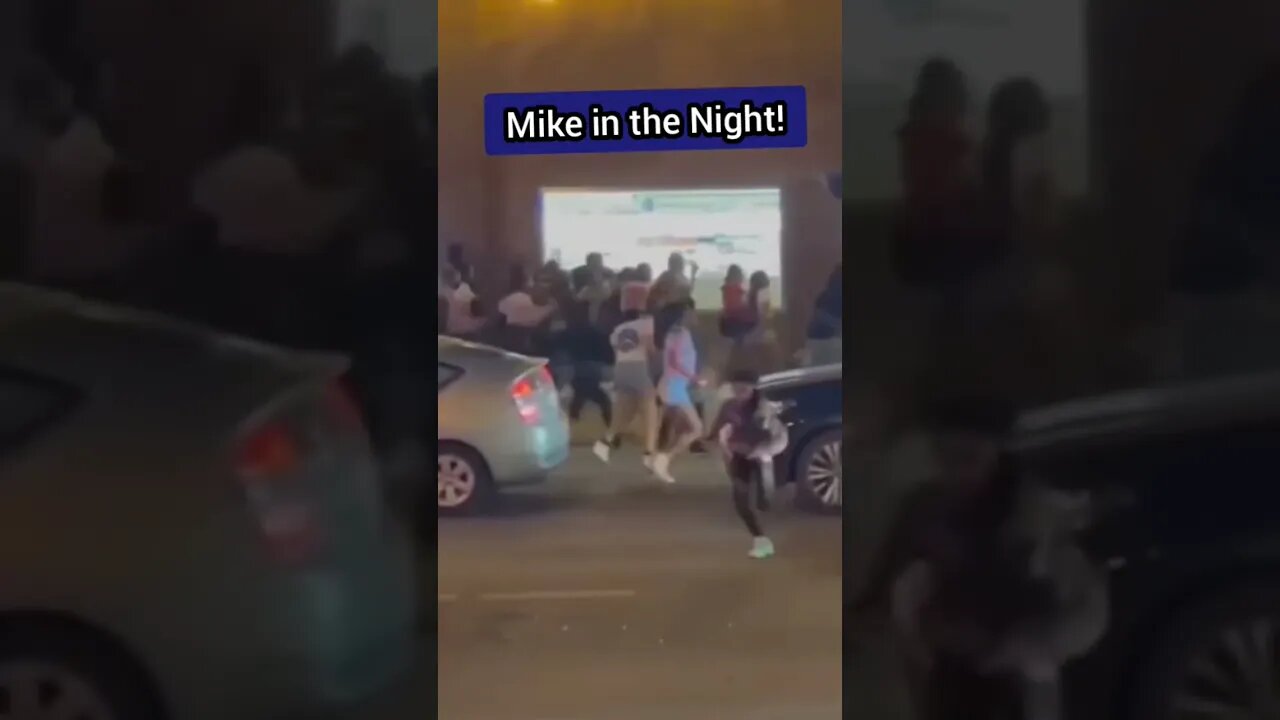 hundreds of kids terrorizing Chicago and beating up tourists