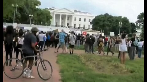 White House briefly locked down after protesters mobbed front