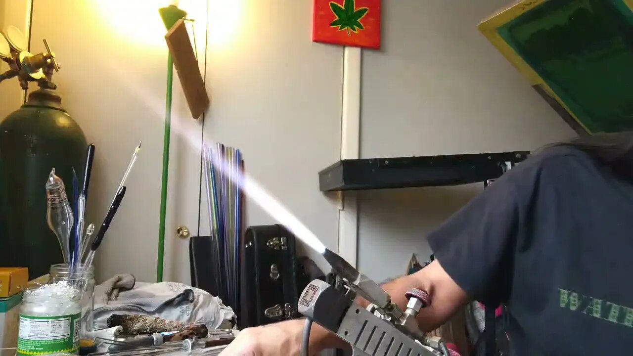 My 1st Official Blooper LiVE on Twitch Glassblowing! Almost burned the place down!