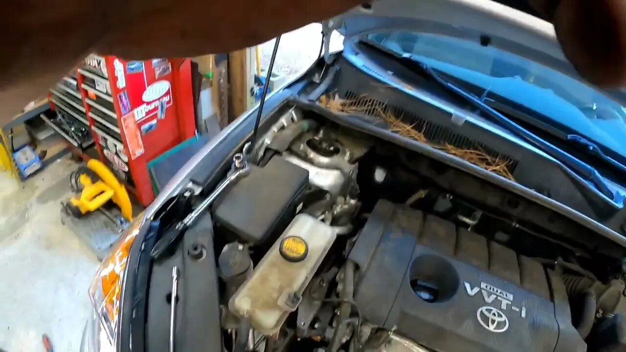 2011 Toyota RAV4 Alternator, Fan Belt, and Tensioner Replacement